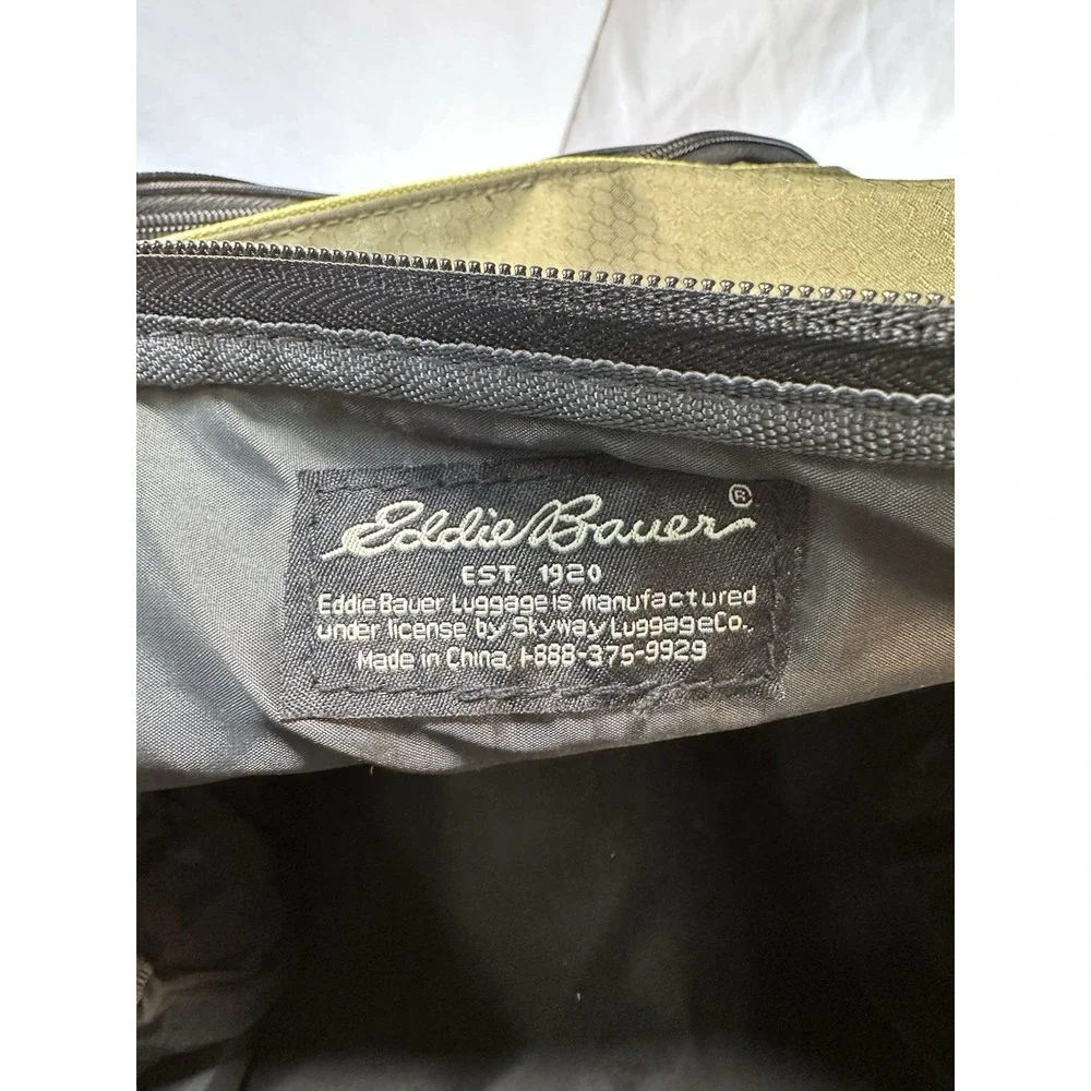 Eddie Bauer Luggage Carry-on Duffle Gym Bag in Black & Green 19